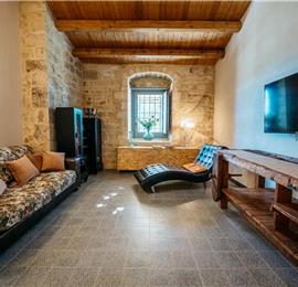  6 bedroom villa with heated pool in Modica, sleeps 18